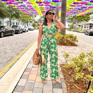 Set two piece. Tropical. Print. New